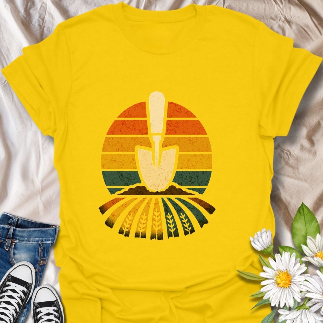Retro gardening t-shirt featuring a vintage-style trowel and sunset field design. Perfect gift for gardeners, farmers, and nature lovers. Bold and earthy outdoor wear.